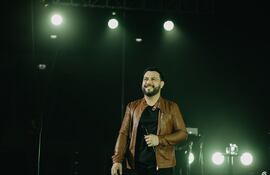 Lucas Sugo se presentará esta noche en el SND Arena, proponiendo un show de cumbia y canciones románticas.