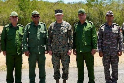 Autoridades militares de Cuba y del Comando Sur de EE.UU. reunidas en Guantánamo.