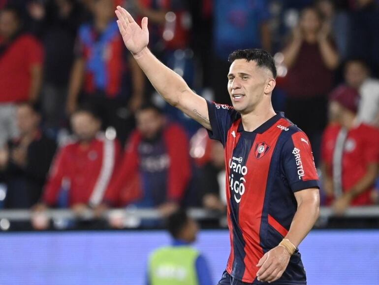 Jorge Morel, futbolista de Cerro Porteño, celebra un gol en el partido frente a Bolívar por la primera fecha del Grupo G de la Copa Libertadores 2025 en el estadio La Nueva Olla, en Asunción, Paraguay.