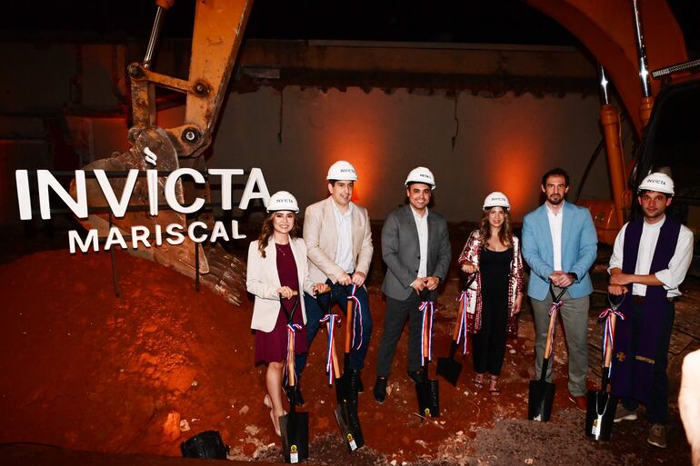 Palada inicial de Invicta Mariscal a cargo del Grupo Petra.