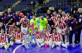 Festejo total de los seleccionados y cuerpo técnico tras la victoria contra la selección croata.