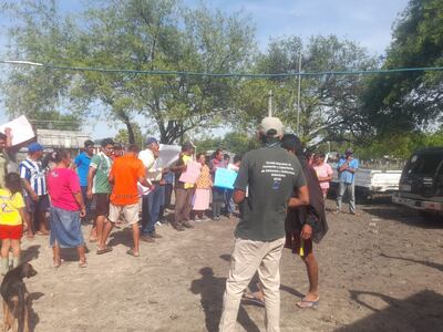 Indígenas de Alto Paraguay protestaron esta mañana porque no cobraron aún el subsidio por la veda pesquera.