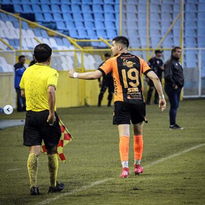 Mauro Andrés Caballero Aguilera (30 años), en el festejo de su gol para el Águila de El Salvador.