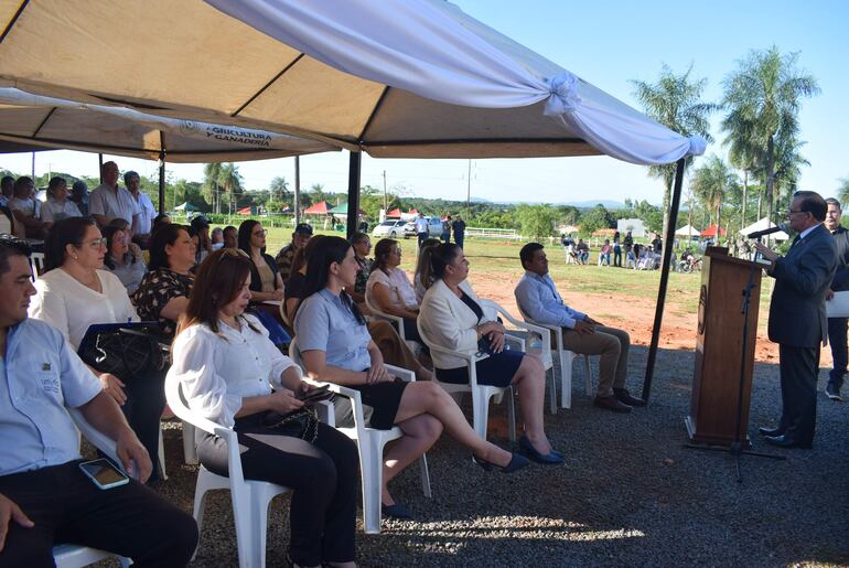 El Dr. Simón Benítez, rector de la UNVES, reconoció el esfuerzo de alumnos, docentes y directivos en la exitosa cuarta edición de la Expo.
