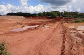 Camino cortado por cantera en Paso Yobai