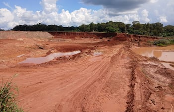 Camino cortado por cantera en Paso Yobai