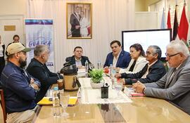 La Junta de Control de Gestión está integrada por representantes de las organizaciones campesinas, de la Asociación Rural del Paraguay (ARP) y de la Unión de Gremios de la Producción (UGP), además de un representante de los gobernadores y municipios, y una autoridad del Ministerio de Economía.