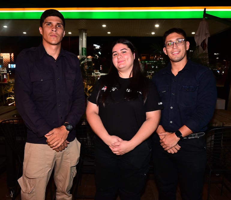 Gabriel Fernández, Saharith Rivarola y Víctor López.