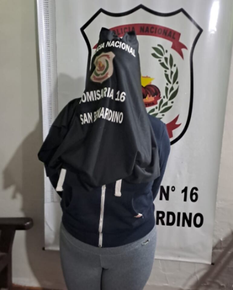 Adolescente detenida en flagrancia en San Bernardino.