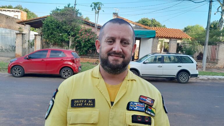 El teniente primero Mario Brítez es el nuevo responsable de la novena compañía de Bomberos Voluntarios de Villa Elisa.