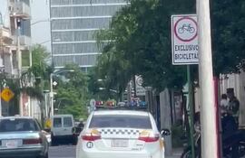 Ciudadano captó a móvil de la PMT estacionado en plena bicisenda de Palma.