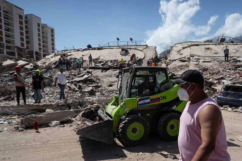 El temblor causó miles de muertos y desaparecidos en Venezuela. EFE/ Ronald Peña R
