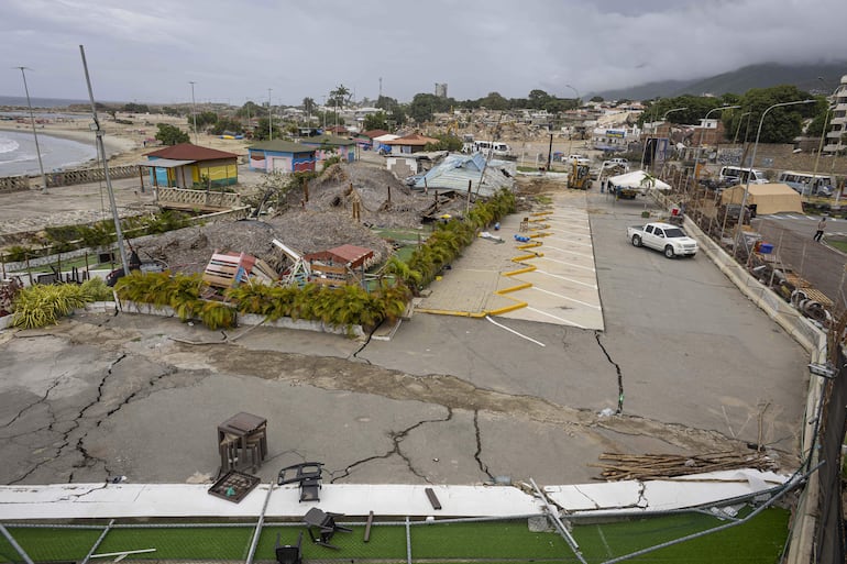 Fotografía que muestra una zona destruida tras los terremotos del 24 de junio, en La Guaira (Venezuela).