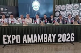 Miembros de la ARP y autoridades presentes, durante el lanzamiento de la XXIX edición de la Expo Amambay, en Pedro Juan Caballero.