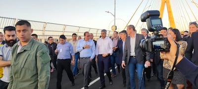 En compañía de otras autoridades, el presidente Mario Abdo Benítez recorrió el Puente de la Integración.