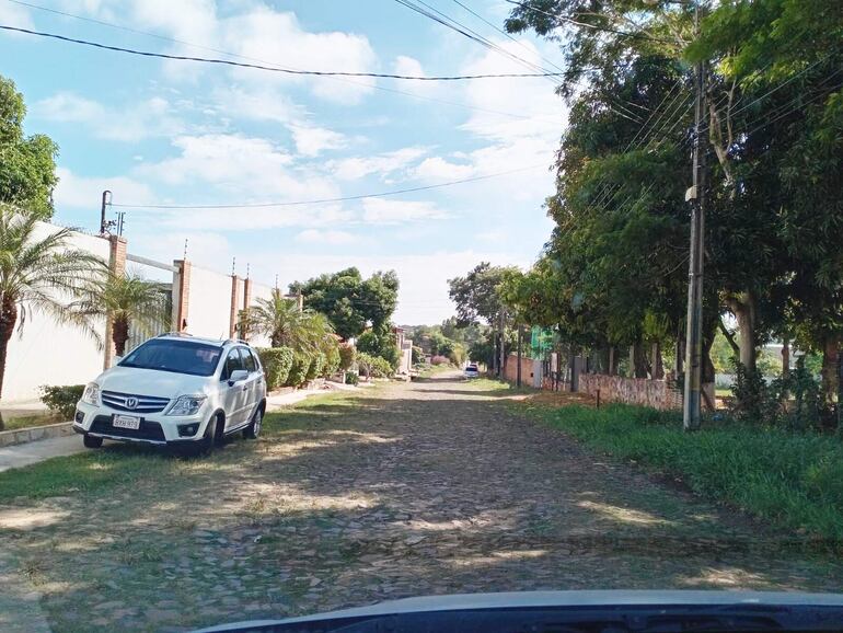 Valeriano Zeballos e 12 de Octubre y Paso Bogarín es la supuesta dirección de dos de las empresas que compró muebles Kamamya SA. Como accionista de esas compañías figura Julio César Villalba.