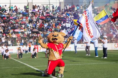 Chiribaya, la mascota oficial de los Juegos Bolivarianos, en el Estadio Las Américas, del distrito de San Juan Bautista en la ciudad de Ayacucho, congregando a miles de aficionados que disfrutaron de la puesta en escena de decenas de jóvenes que derrocharon energía y talento artístico, en el marco del evento.