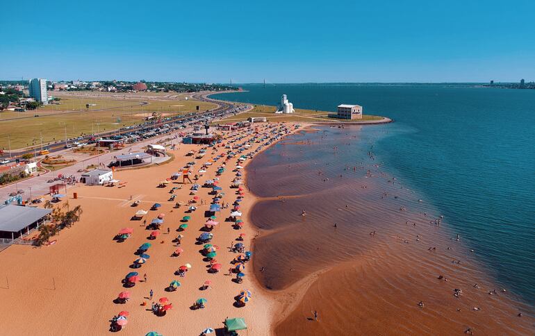 Video: los “atrevidos” que sueñan ver la playa de Asunción como la de Encarnación