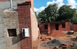 En la muralla de ladrillo visto se ve el nicho para el medidor de la ANDE, que sigue esperando tras semanas de haberse abonado por el servicio.