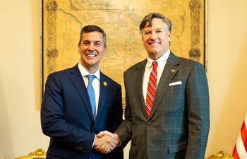 El presidente Santiago Peña conversó con el subsecretario de Estado de los Estados Unidos, Christopher Landau en Bolivia.