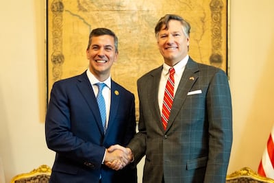 El presidente Santiago Peña conversó con el subsecretario de Estado de los Estados Unidos, Christopher Landau en Bolivia.