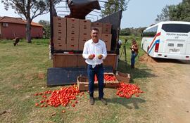 El propietario de la carga Waldir Martis Da Silva, quien aseguró que es tomate producido en su finca ubicada en Concepción.