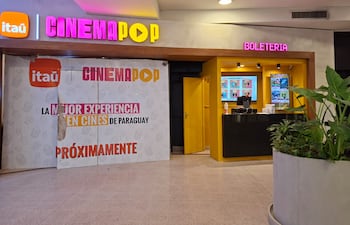 Fachada de la boletería del Cinema Pop del Mall Excelsior.