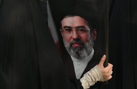 Imagen de Mojtaba Jamenei, nuevo ayatolá iraní, durante una acto de comunidad musulmana chiita.
