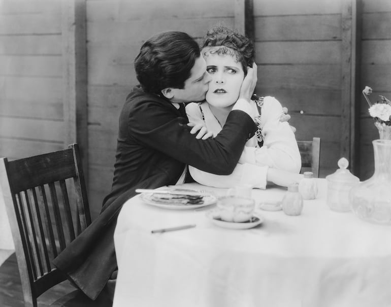 El Día Mundial del Beso Robado ya no se entiende igual que hace unas décadas: esta es la razón - Sexualidad