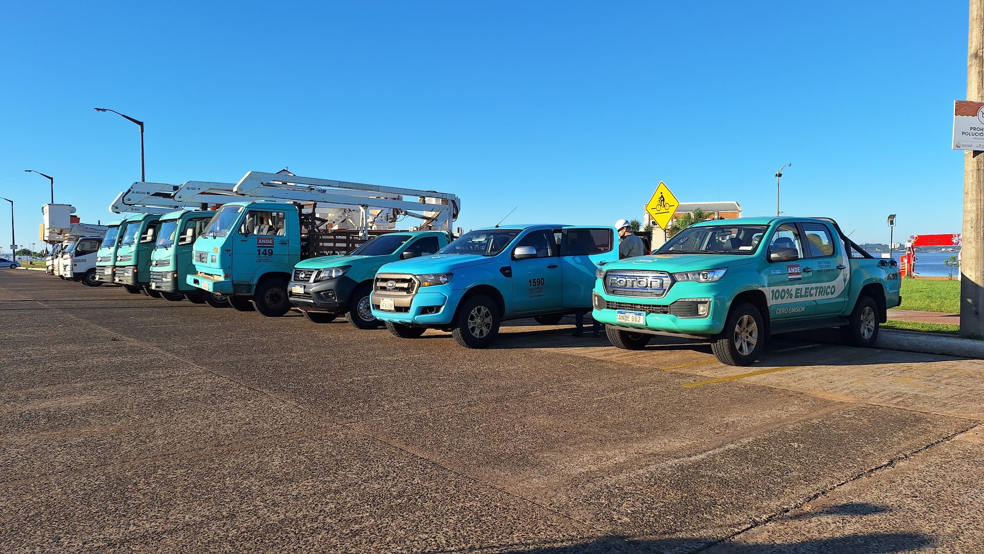 La ANDE subastó con éxito 100 vehículos en desuso La ANDE subastó con éxito 100 vehículos en desuso