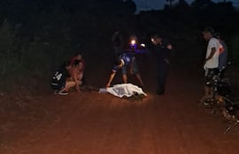 Disparó y apuñaló a su vecino tras discusión luego de una partida de naipes en Itapúa Poty.