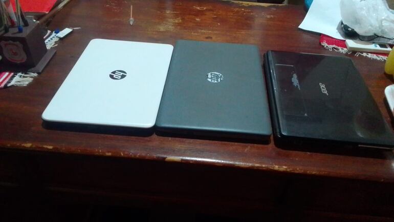 Las notebooks recuperadas que fueron robadas de una casa de cambios de la ciudad de Guarambaré.