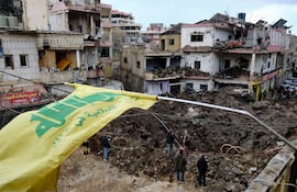 Al menos 41 personas murieron y otras 40 resultaron heridas la madrugada de este sábado en una serie de bombardeos israelíes contra el área de Nabi Chit, en el este del Líbano, donde el Estado judío llevó a cabo una incursión con helicópteros para buscar pistas sobre un piloto desaparecido.