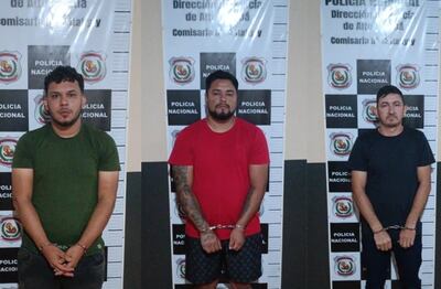 Los tres imputados tras el violento ataque a un oficial dentro de una comisaría.