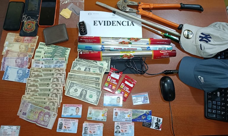 Evidencias incautaas durante el procedimiento.