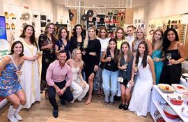 El doctor Raúl Fanego médico ginecólogo realizó un encuentro para festejar el “Día Internacional de la Mujer”, en la tienda Fork del Shopping del Sol.