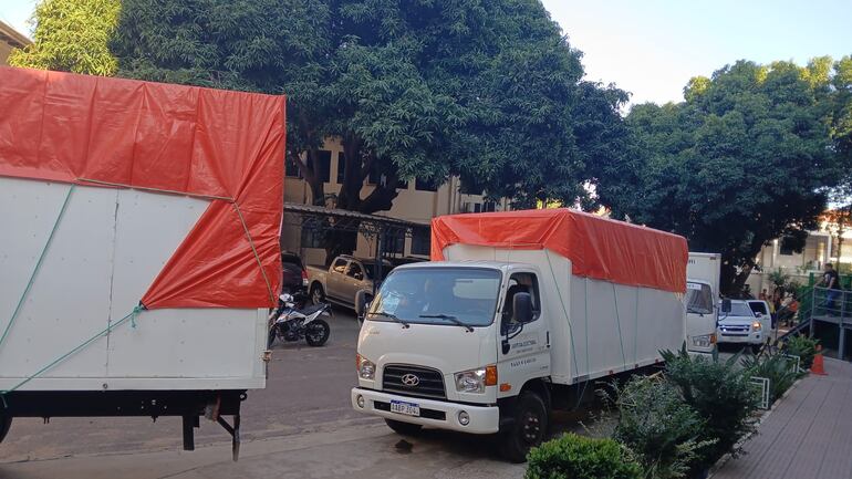 Salida del convoy con los útiles electorales para la elección de intendente en Ciudad del Este.