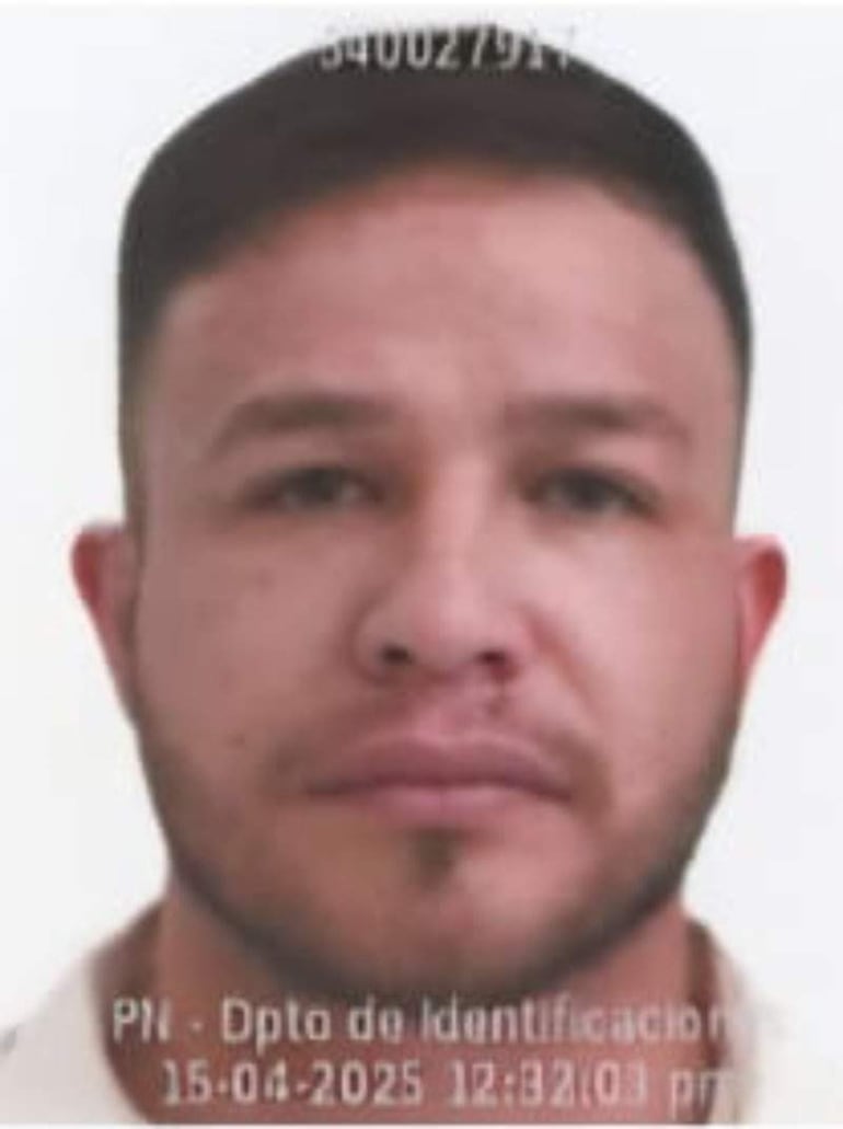 Sergio González Giménez, con rostro tranquilo, es retratado en un entorno institucional.