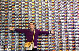 Fotografía personal cedida donde aparece Chris Torres, creador de gato Nyan, un meme que ahora la comunidad de internet considera un icono del siglo XXI, y que se ha vendido por más de 600.000 dólares. Los GIFs y los memes que los usuarios comenzaron a intercambiar a modo de broma en internet están adquiriendo un importante valor de mercado y empiezan a recaudar millones entre los coleccionistas.