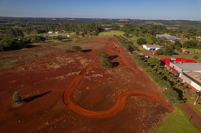Así preparaba la organización local de la competencia parte de lo que será la PSE nocturna del día viernes (2,9 km).