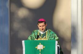 El nuncio apostólico monseñor Vincenzo Turturro presidió la misa central en el templo de Altos.
