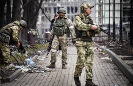 Soldados rusos en Mariupol, Ucrania, en abril de 2022.