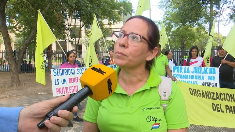 Noelia Caballero, miembro de la Organización de Trabajadores de la Educación del Paraguay - Sindicato Nacional, en entrevista con ABC
