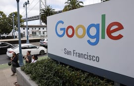 Fotografía de archivo del 10 de septiembre de 2025 que muestra el logo de Google afuera de sus oficinas en San Francisco, California (EE.UU.).