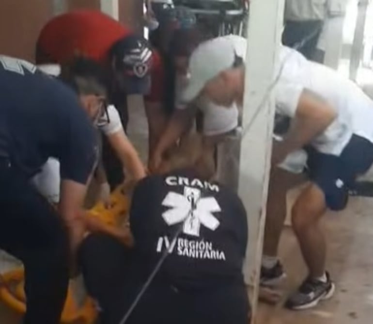 Denuncian presunta negligencia médica y caída de paciente grave durante traslado desde el Hospital de Villarrica