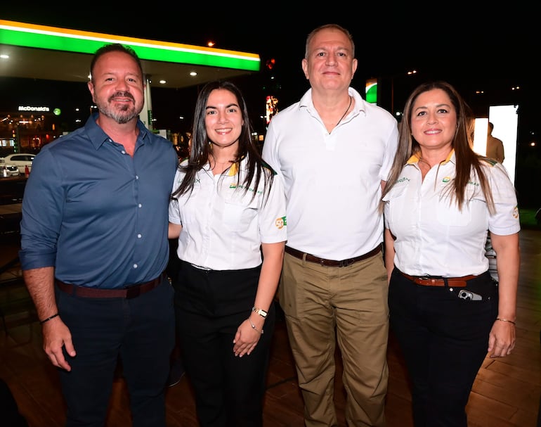 Raúl Fariña, Lizzette Páez, Jorge Seux y Liz Silva.