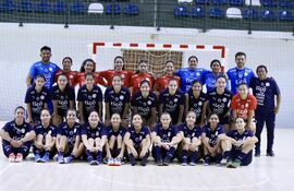 Plantel femenino de futsal para los juegos en Panamá.