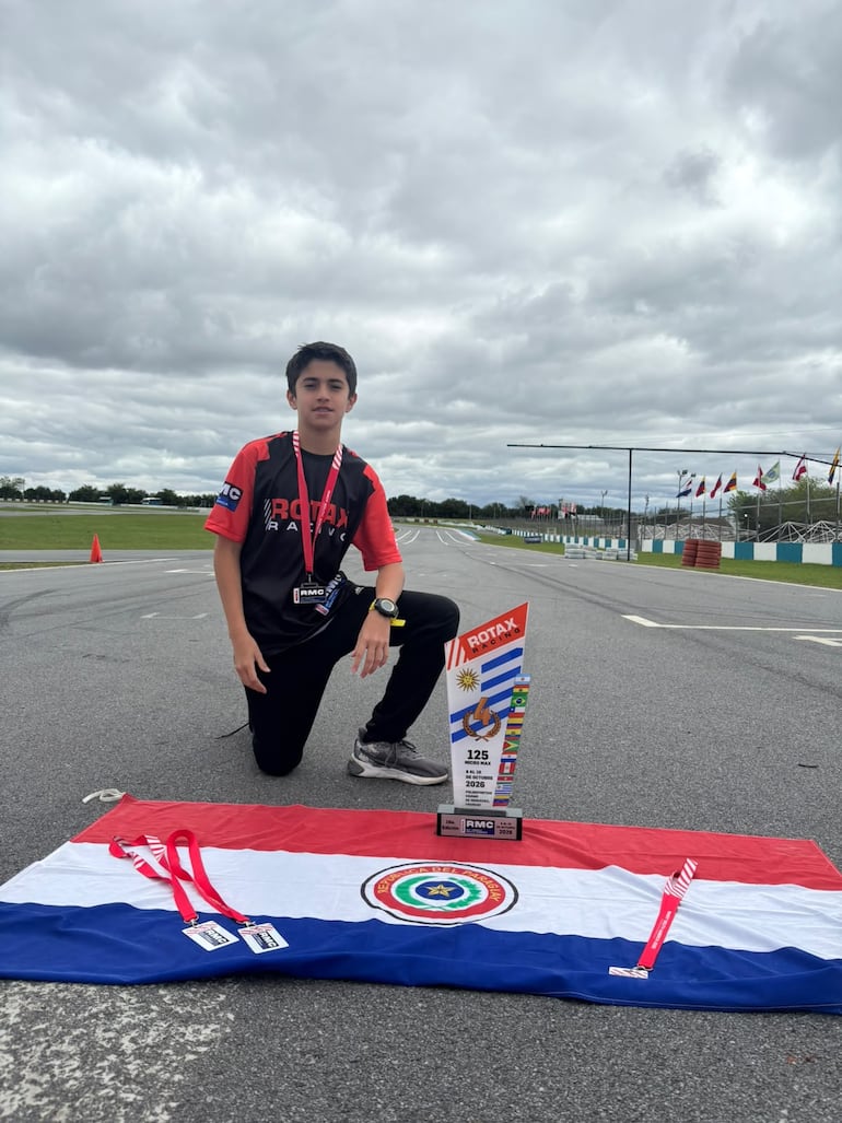 Nelson Segovia y la tricolor, representándonos dignamente en Uruguay.