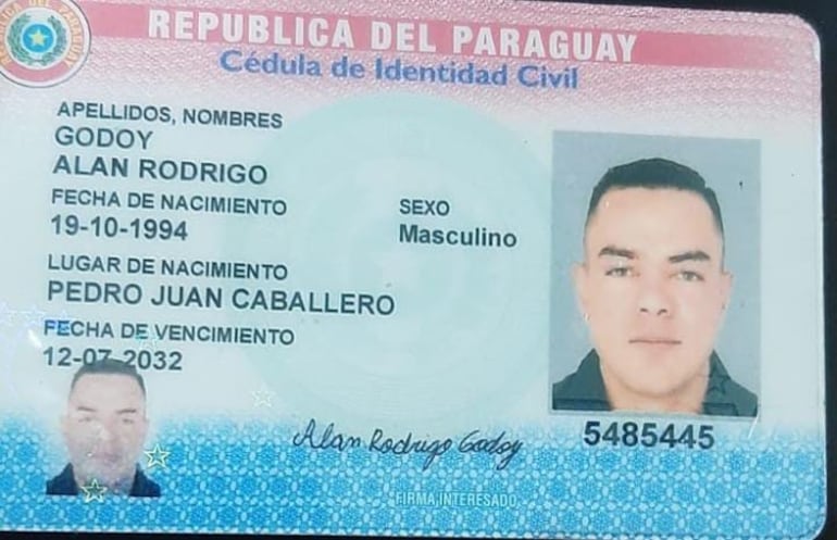 Cédula de contenido falso presentada por el detenido Sergio Denis Sierra Ayala (33) al ser interceptado por los agentes policiales.
