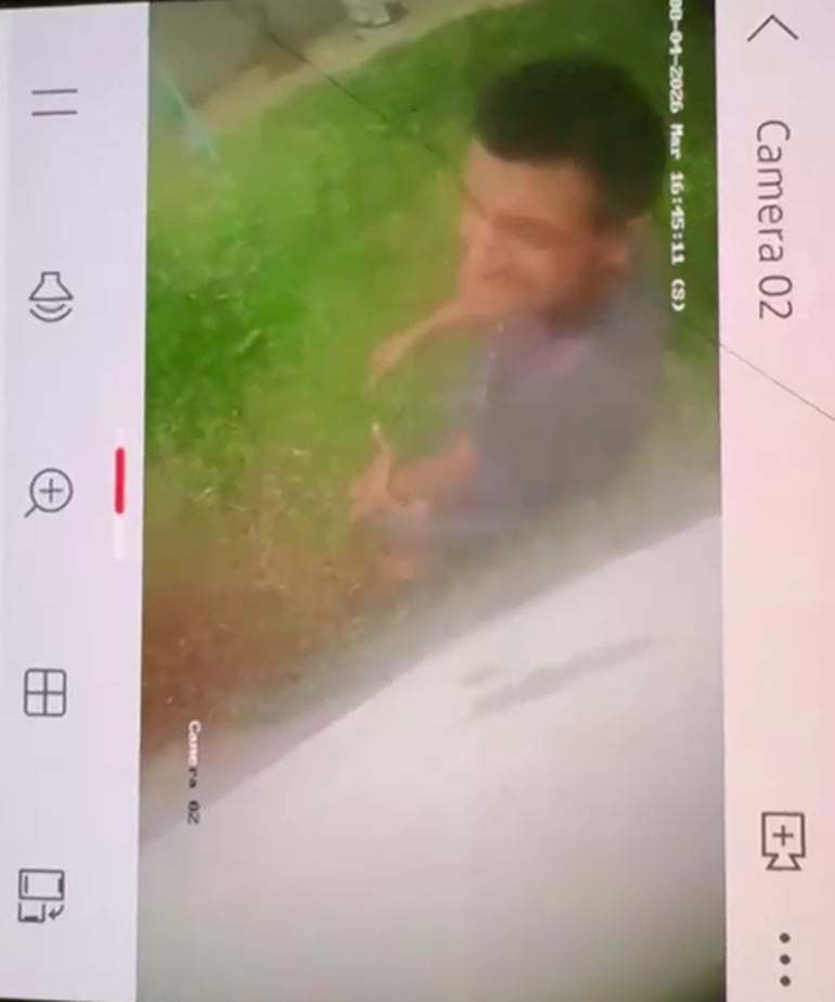 Captura de video de circuito cerrado de la vivienda donde se produjo el hurto domiciliario.